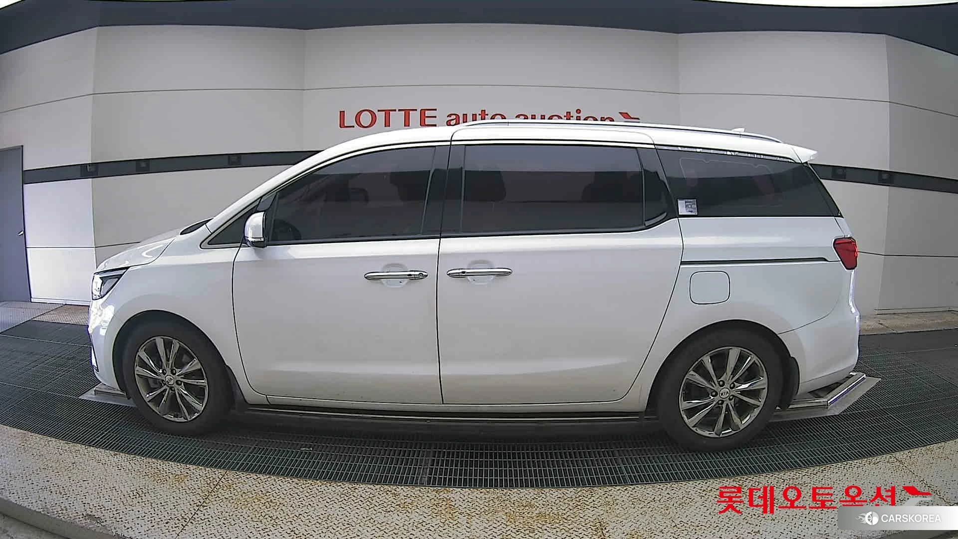 Kia Carnival id 4504352 из Кореи 35