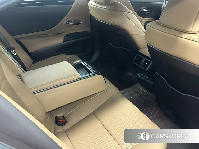 Lexus ES id 4291526 из Китая 17