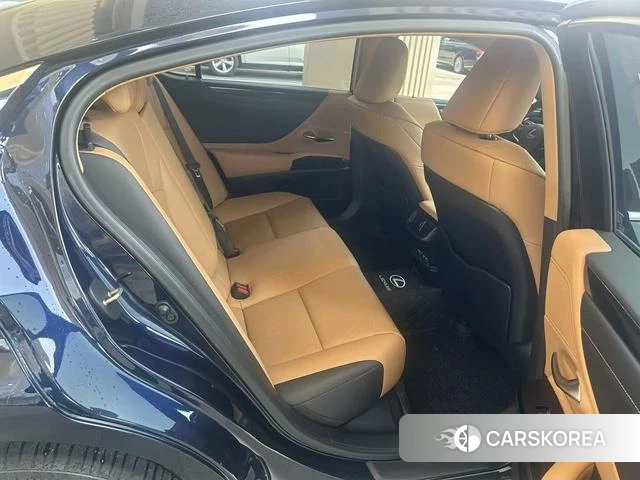 Lexus ES id 4259918 из Китая 10