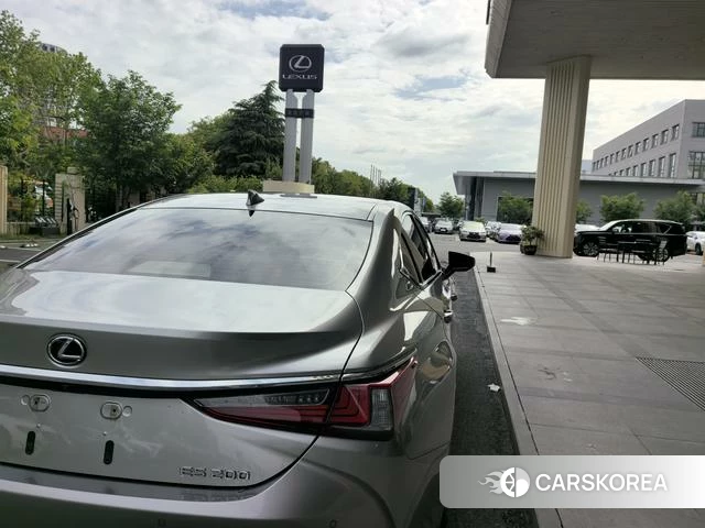 Lexus ES id 4297687 из Китая 14