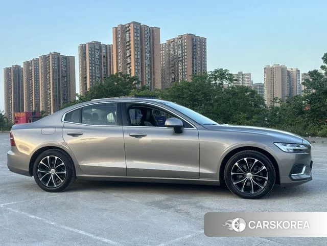 Volvo S60 id 4253239 из Китая 7