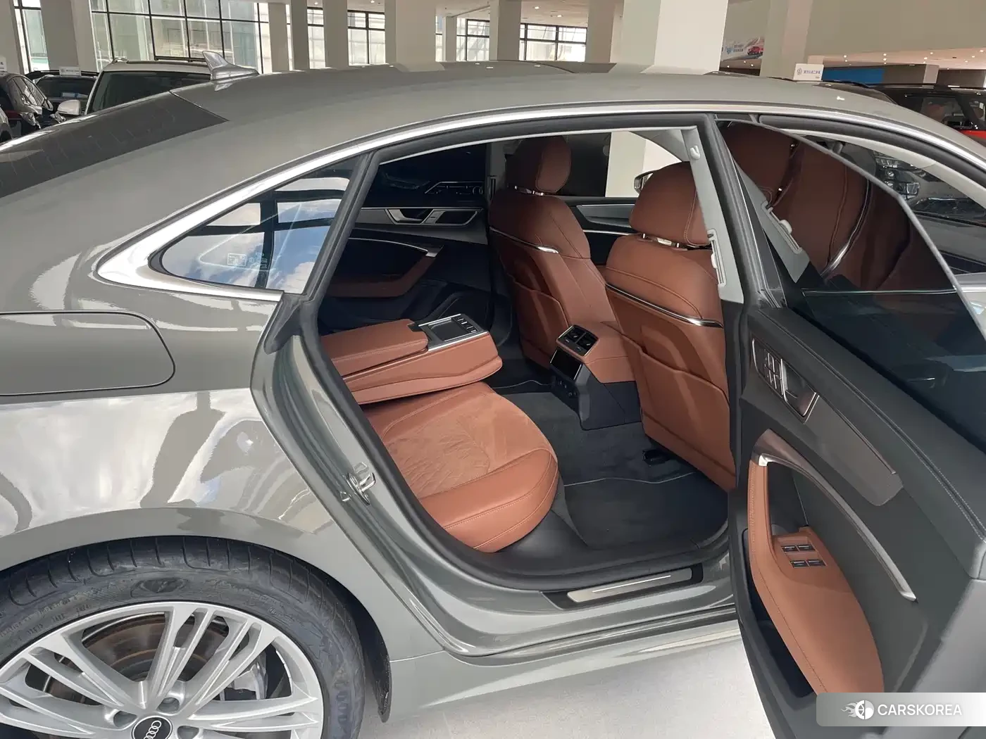 Audi A7L id 4553830 из Китая 9