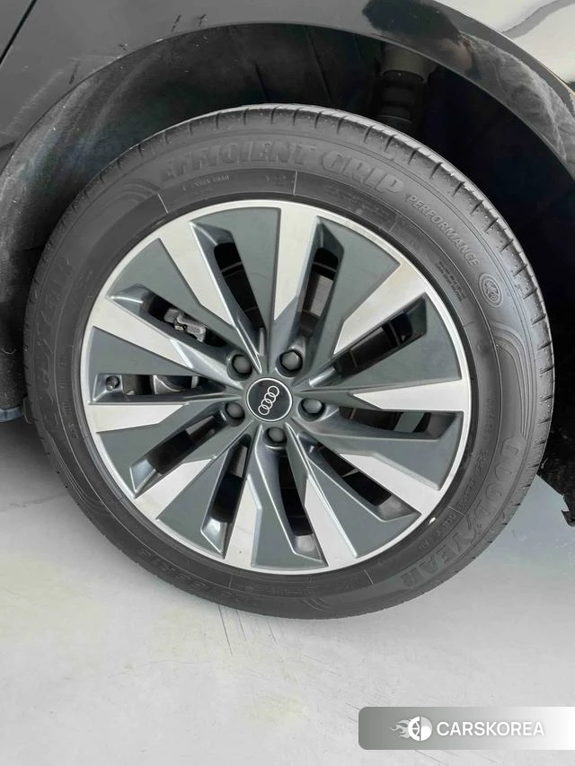 Audi A6L id 4240889 из Китая 14