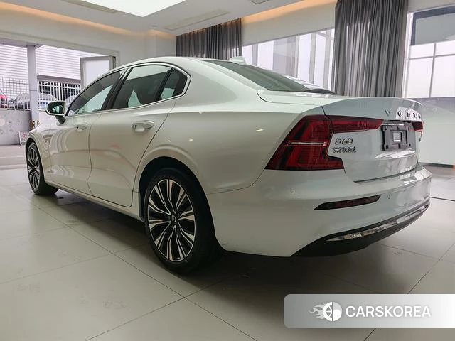 Volvo S60 id 3908073 из Китая 21