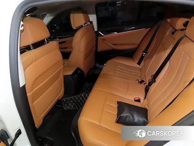 BMW 5 Series (G30) id 3722443 из Кореи 17