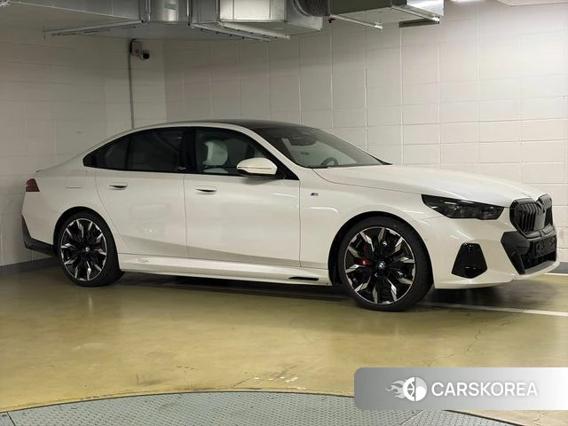 BMW 5 Series (G60) id 4589804 из Кореи 17