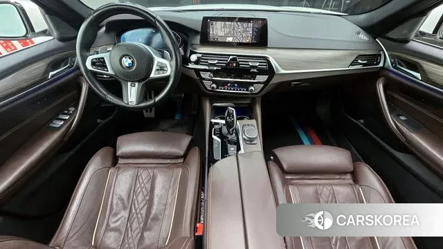 BMW 5 Series (G30) id 3713512 из Кореи 17