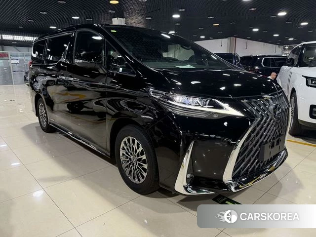 Lexus LM id 4276677 из Китая 12