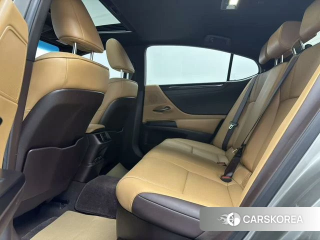 Lexus ES id 4262111 из Китая 9