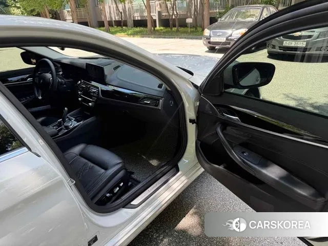 BMW 5 Series (G30) id 2990876 из Кореи 11