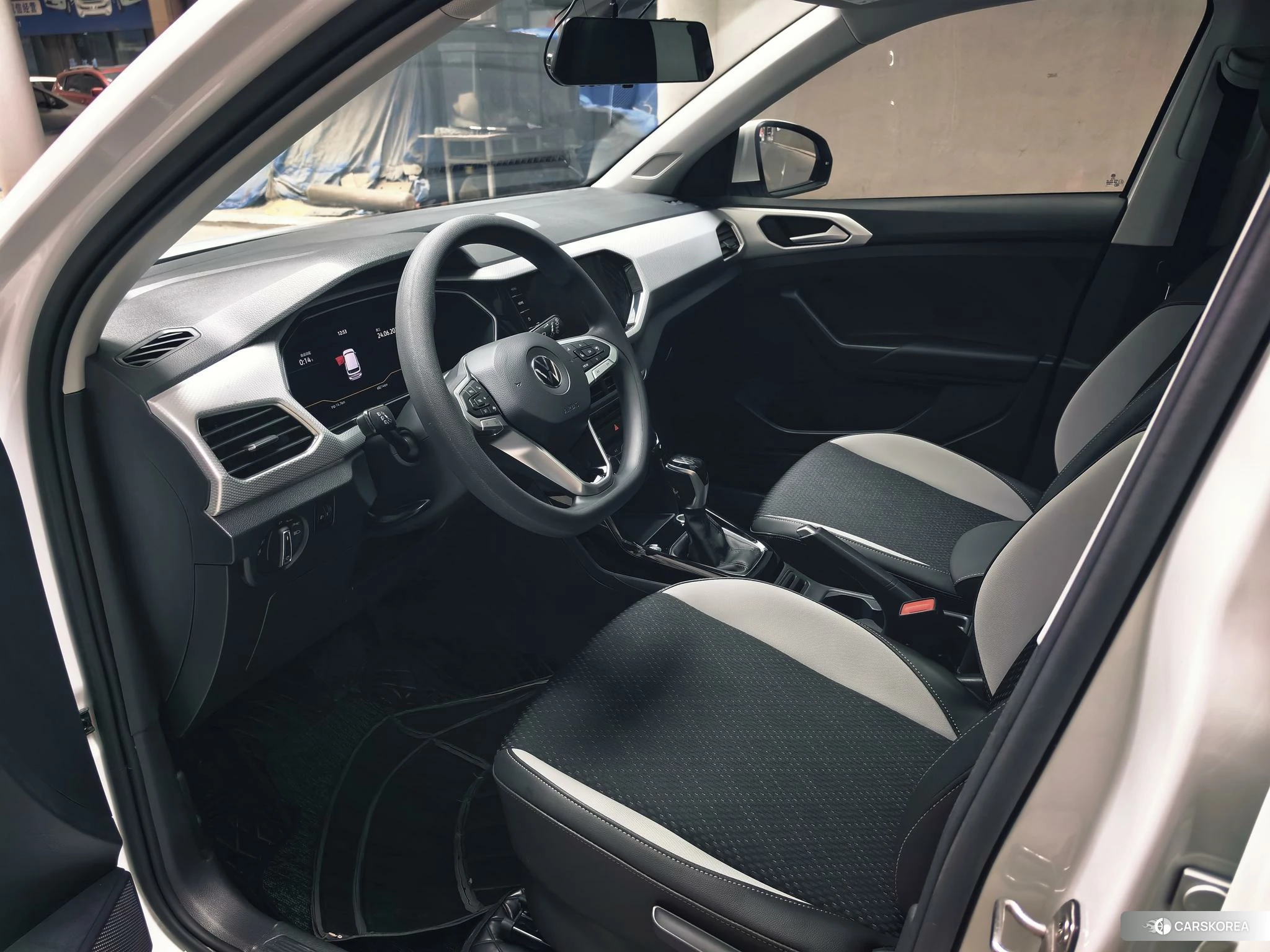 Volkswagen Exploring the shadow id 4498598 из Китая 7