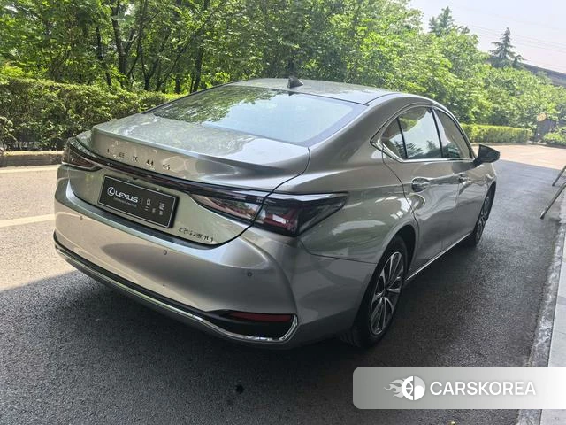 Lexus ES id 3968876 из Китая 11