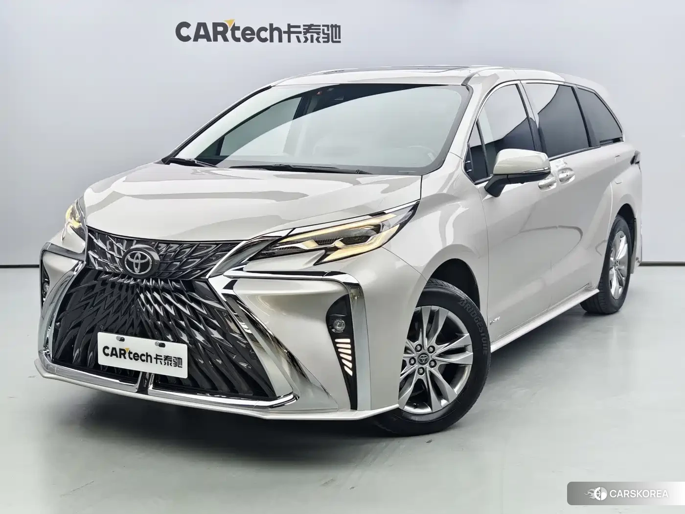 Toyota Sienna id 4629576 из Китая 22