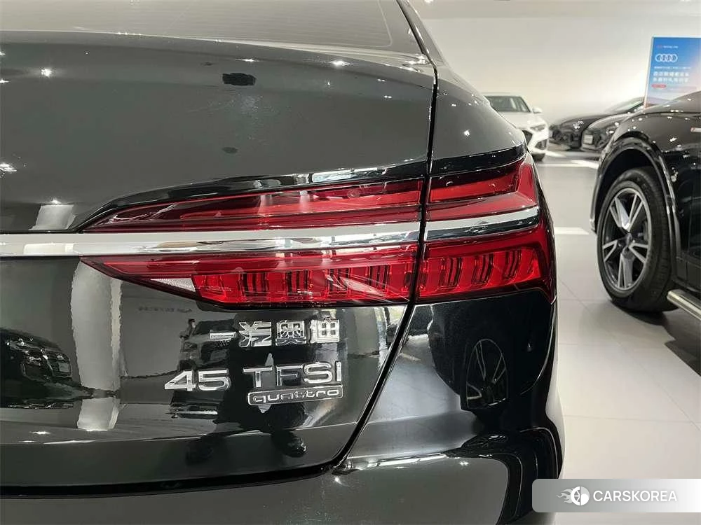 Audi A6L id 4461399 из Китая 12