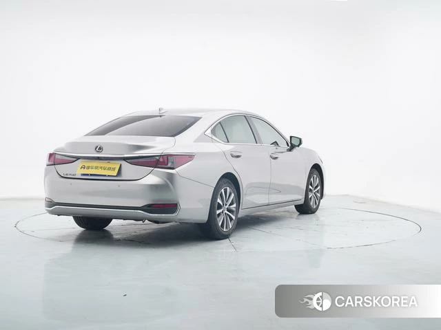 Lexus ES id 4274714 из Китая 25