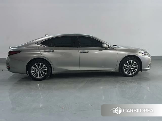 Lexus ES id 4278589 из Китая 17