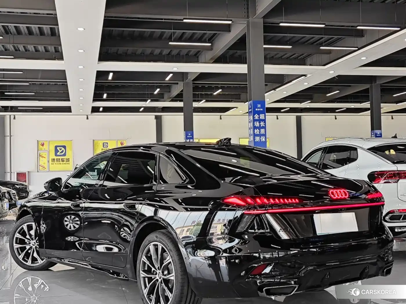 Audi A6L id 4553891 из Китая 7