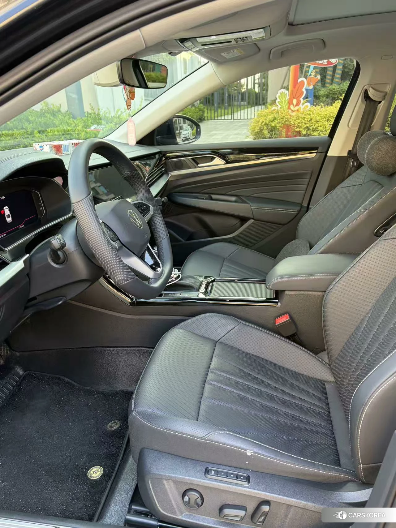 Volkswagen Passat id 4512495 из Китая 16
