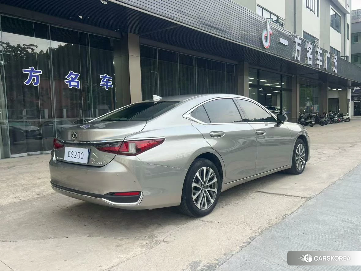 Lexus ES id 4405947 из Китая 7