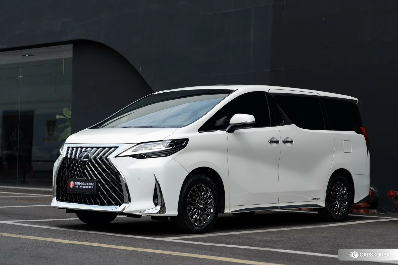 Lexus LM id 4452434 из Китая 15