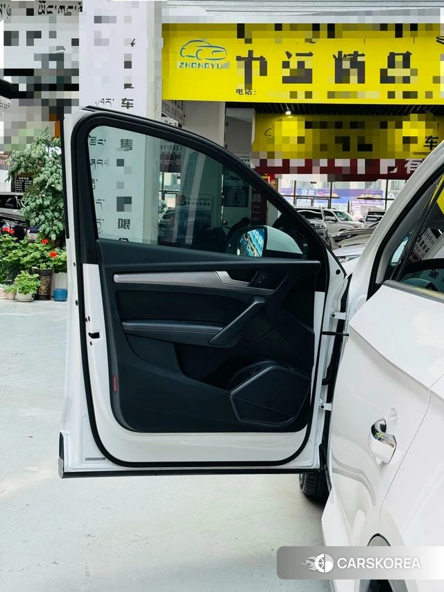 Audi Q5L id 3889112 из Китая 10