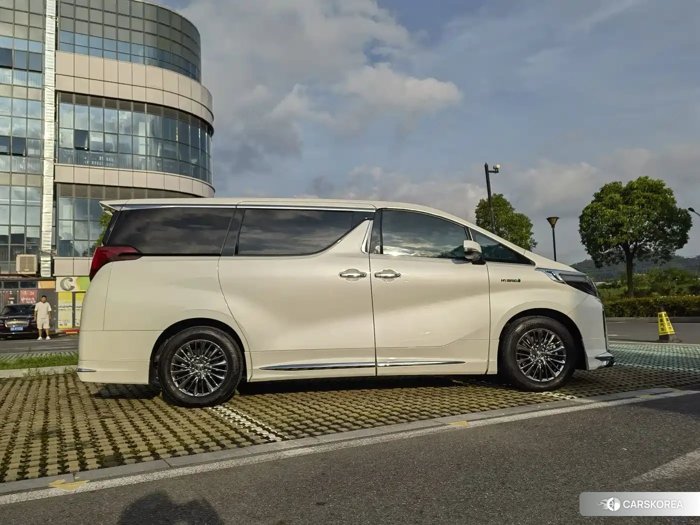 Toyota Elfa id 4685918 из Китая 16