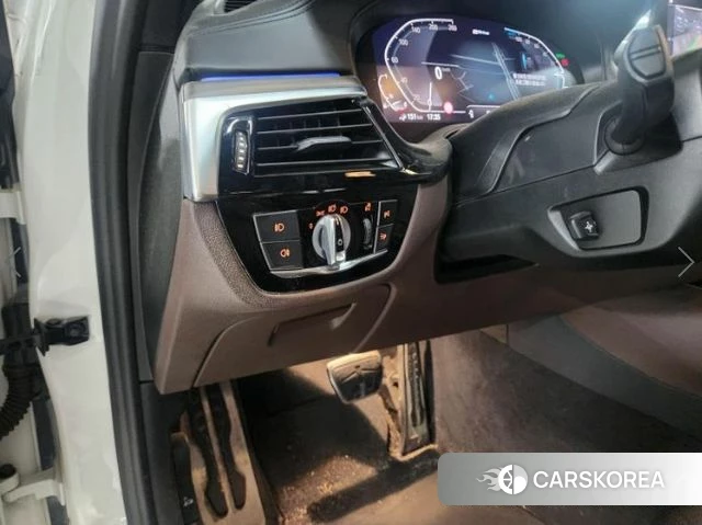 BMW 5 Series (G30) id 4836492 из Кореи 11