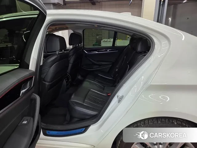 BMW 5 Series (G30) id 3601104 из Кореи 11