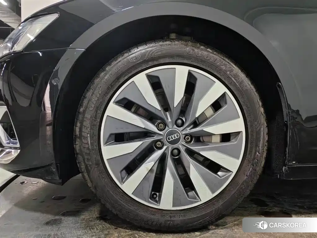 Audi A6L id 4599647 из Китая 14