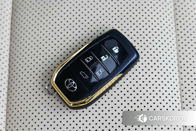 Toyota Elfa id 4261830 из Китая 37