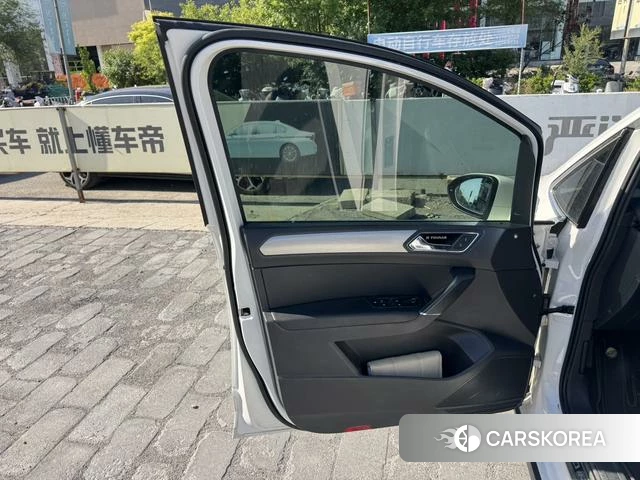 Volkswagen Touran L id 4272818 из Китая 20