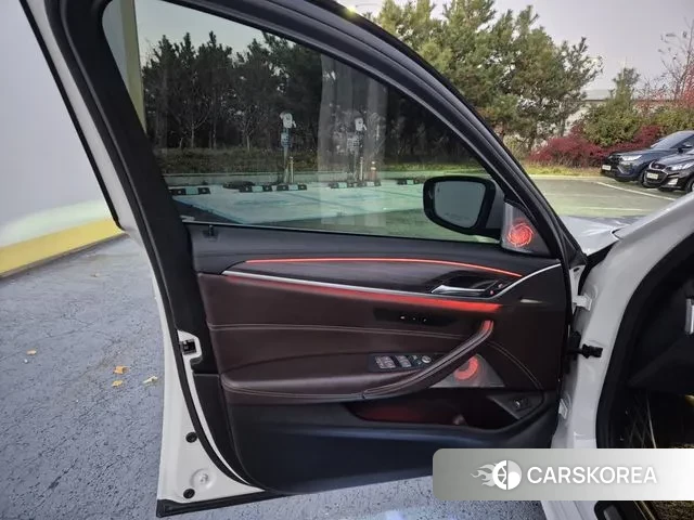 BMW 5 Series (G30) id 3425476 из Кореи 17