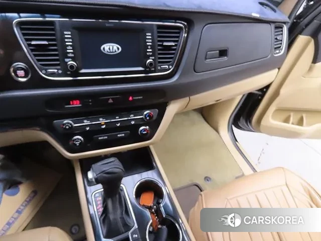 Kia The New Carnival id 3732903 из Кореи 17