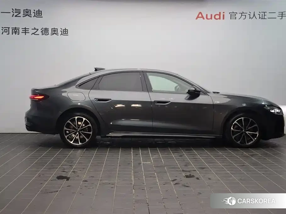 Audi A5L id 4577622 из Китая 11