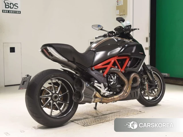 Проданный Ducati DIAVEL CARBON 2013 из Японии, фото 2