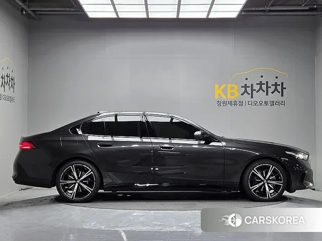 BMW 5 Series (G60) id 3338637 из Кореи 17