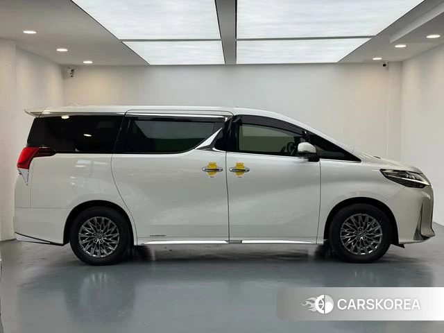 Lexus LM id 4259793 из Китая 17