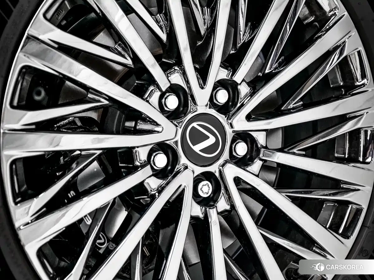 Lexus LM id 4679737 из Китая 18