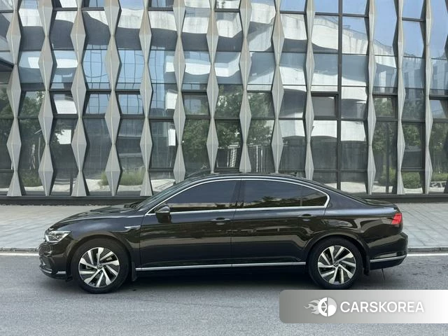 Volkswagen Magotan PHEV id 4329116 из Китая 9