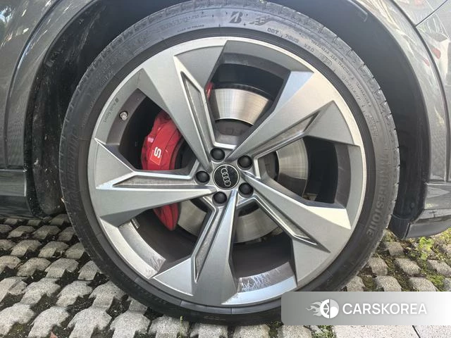 Audi SQ7 id 4348881 из Китая 9