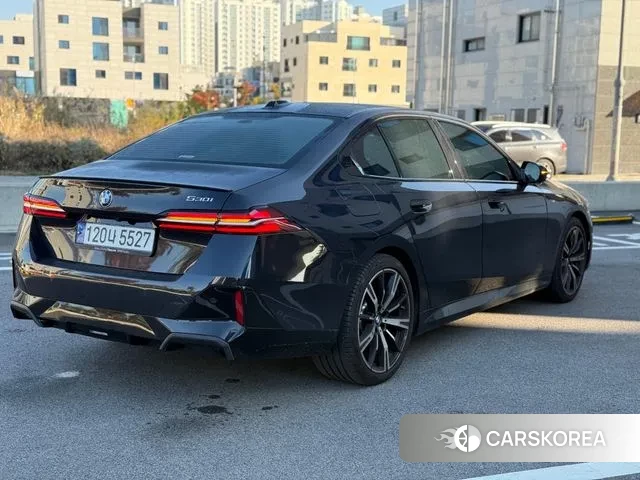 BMW 5 Series (G60) id 3487352 из Кореи 12