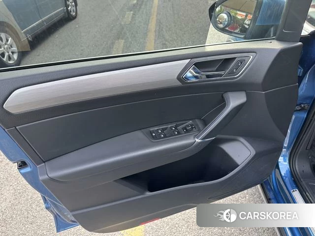 Volkswagen Touran L id 4238763 из Китая 14