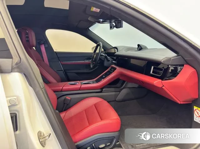 Porsche Taycan id 3689602 из Кореи 17