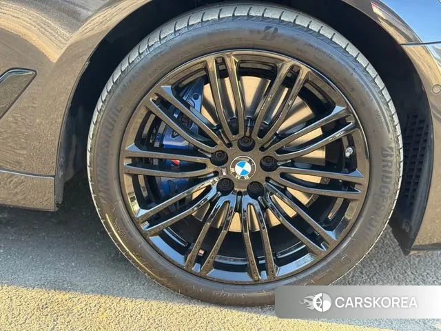 BMW 5 Series (G30) id 3732822 из Кореи 17