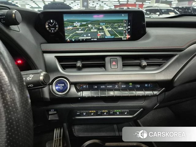 Lexus UX250h id 3813408 из Кореи 16