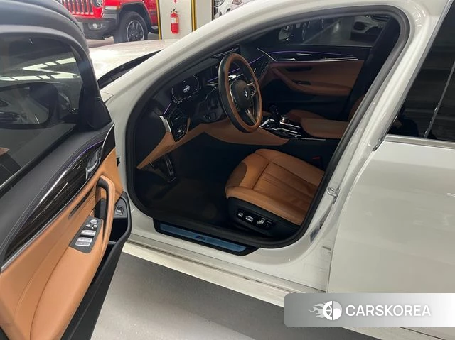 BMW 5 Series (G30) id 3819522 из Кореи 17