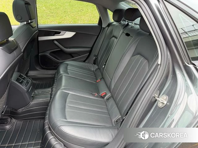Audi A4L id 4341765 из Китая 10