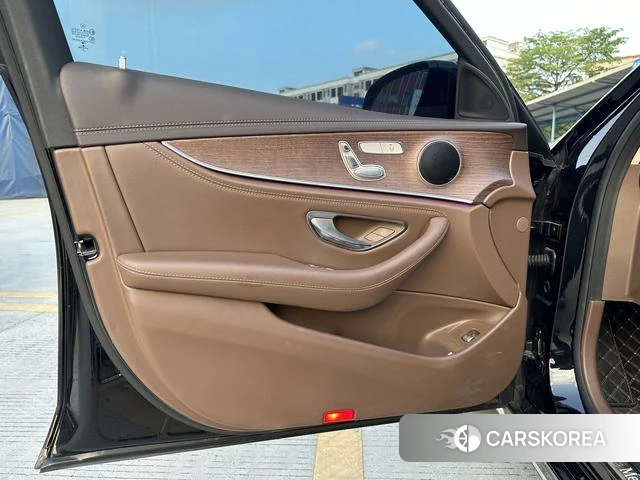 Mercedes-Benz E-class id 4335037 из Китая 15