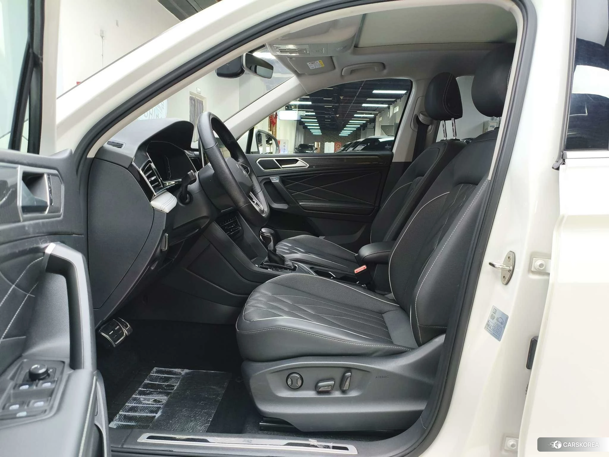 Volkswagen Tiguan L id 4498609 из Китая 23