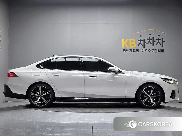 BMW 5 Series (G60) id 4441469 из Кореи 17